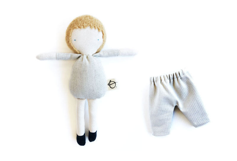 Mignonne petite poupée cousue à la main, robe bleue cheveux gingembre  échelle 1/12ème Jouet enfant inspiré Waldorf -  France